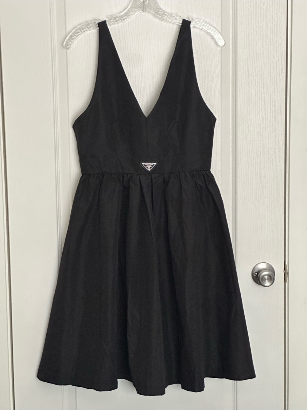 FAUX Prada Black V-Neck Sleeveless Party Dress with Pockets